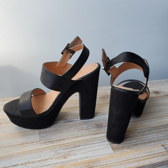 NWOT Black Heels - Picture 5 of 8